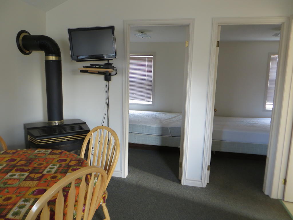 Halls Cottages Honey Harbor Kamer foto